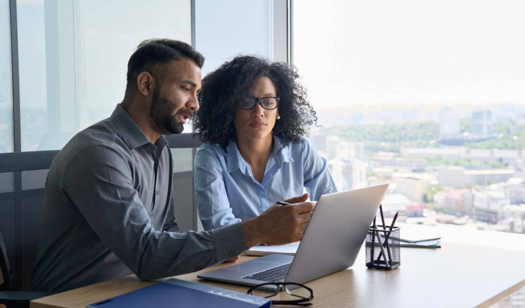 ¿Cómo puedo medir el ROI de mis campañas de marketing digital?